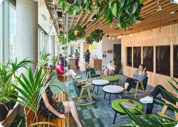 Kliv in i våra prisbelönta anläggningar – där design möter miljöansvar.